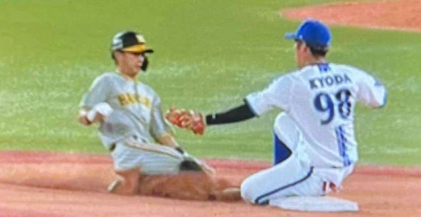 判定に阪神ファン激怒!?　ゴミ投げ込み、相手ヒーローインタビュー時に「六甲おろし」合唱　ネットで物議