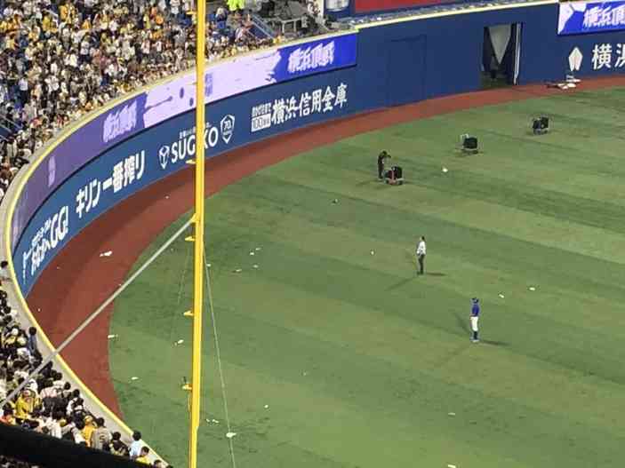 判定に阪神ファン激怒!?　ゴミ投げ込み、相手ヒーローインタビュー時に「六甲おろし」合唱　ネットで物議