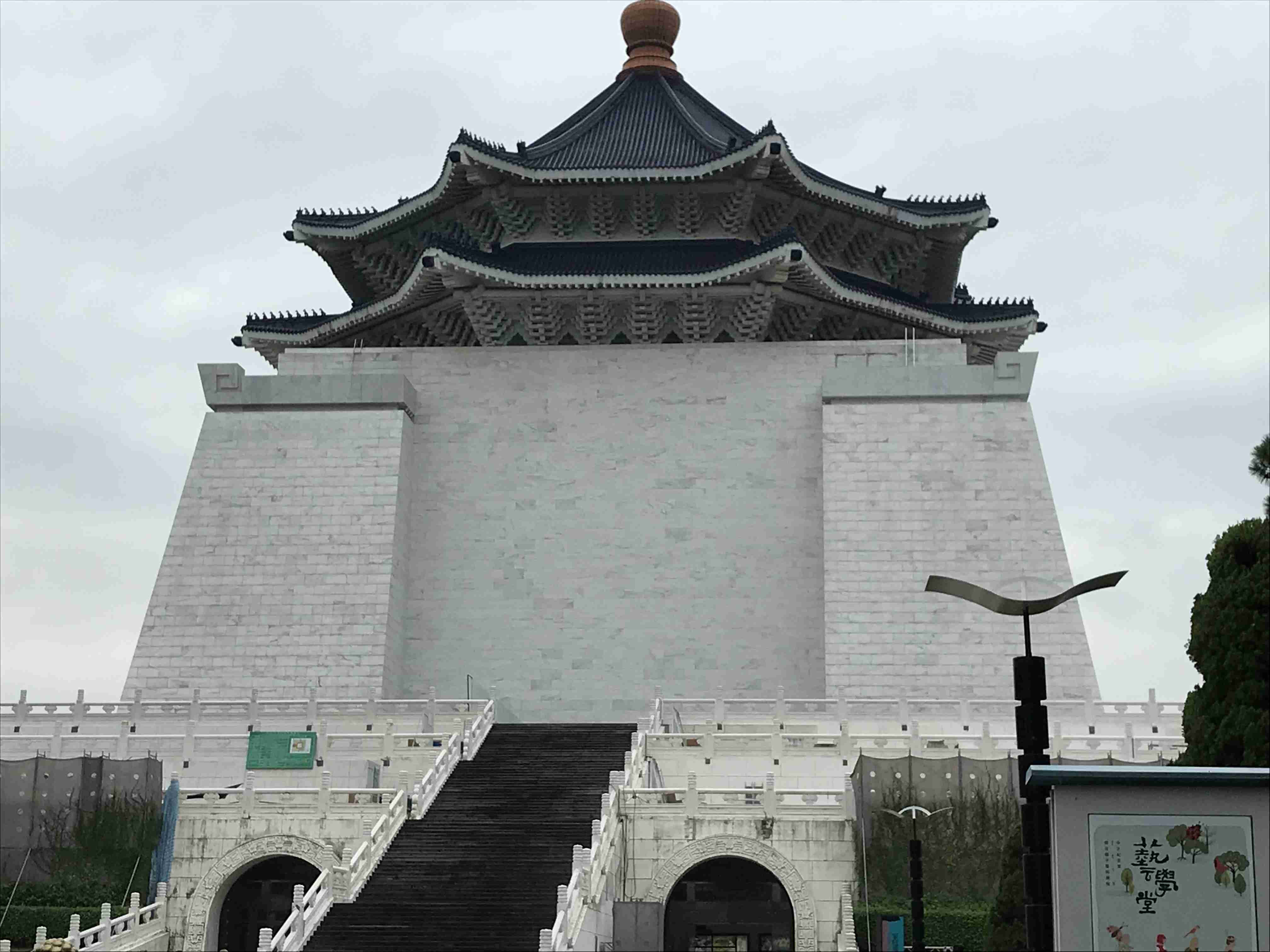 自分で撮った海外の写真を貼ってどこの国か当ててもらうトピ