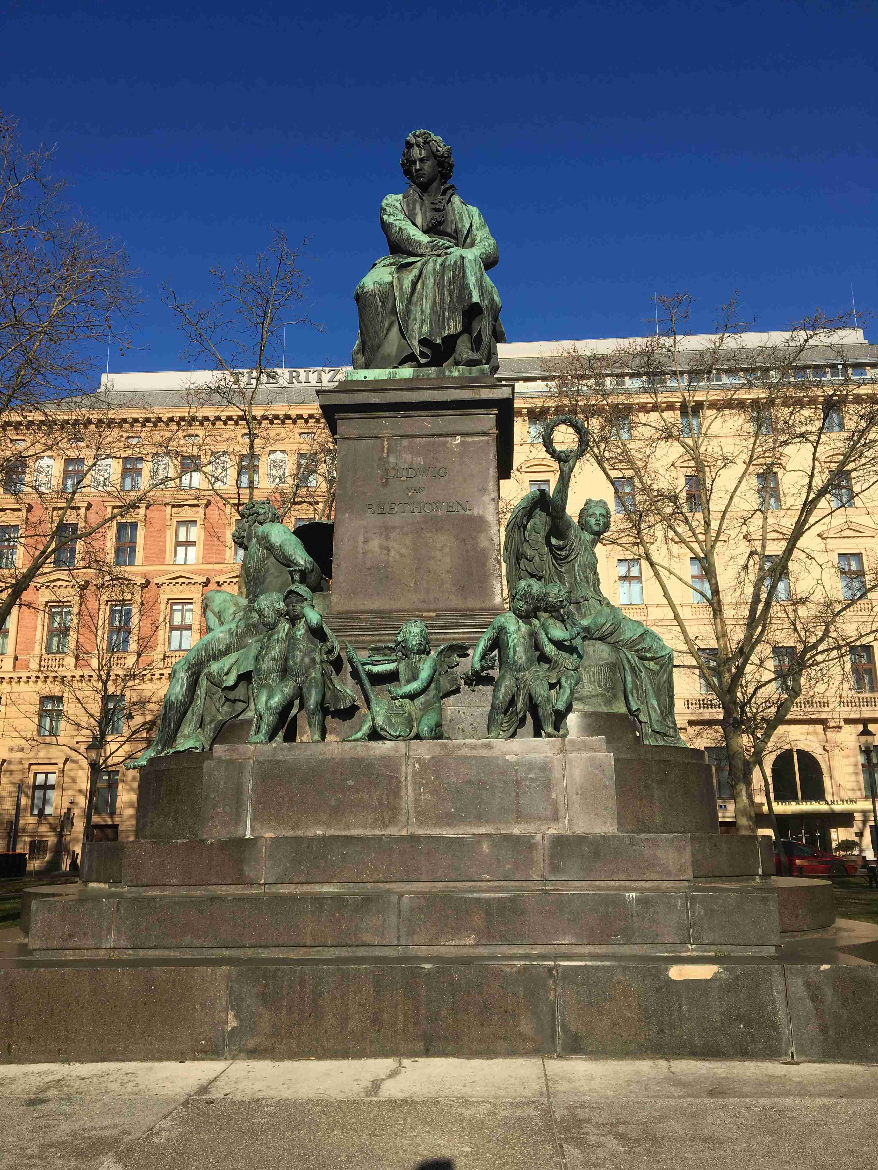 自分で撮った海外の写真を貼ってどこの国か当ててもらうトピ