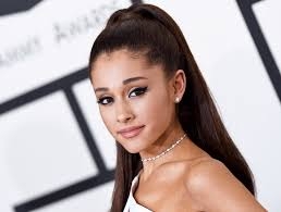 アリアナ・グランデ、“5年前までの美容施術”さらけ出して涙　「やりすぎだって感じた」「ただ隠したかった」