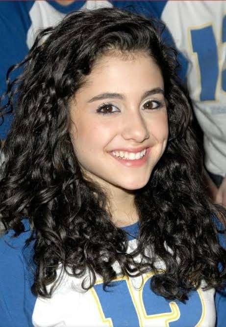 アリアナ・グランデ、“5年前までの美容施術”さらけ出して涙　「やりすぎだって感じた」「ただ隠したかった」