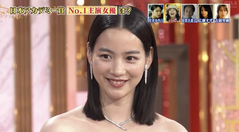 のん、エレガントな30歳に 『あまちゃん』10周年で“アキ&夏ぱっぱ”2ショットに「じぇじぇ」
