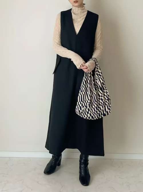 透け感のあるトップスのインナーって何着てますか？