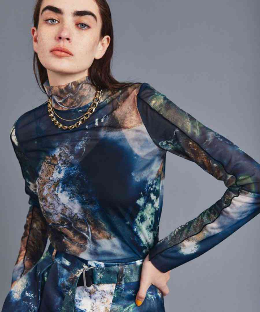 透け感のあるトップスのインナーって何着てますか？