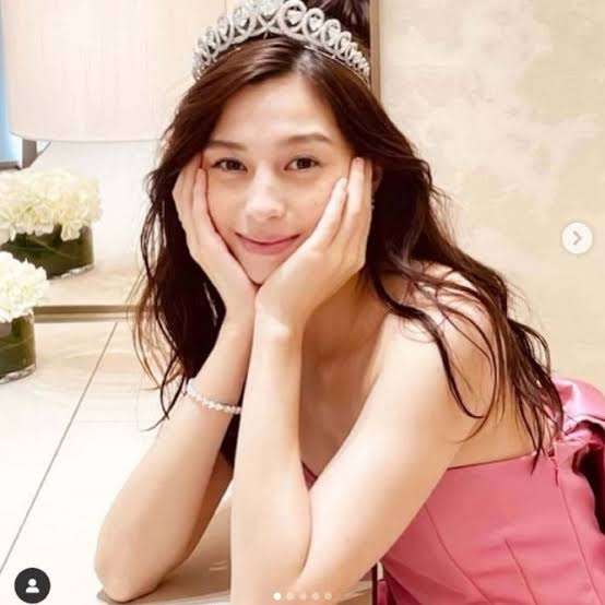 中条あやみ、結婚後初ランウェイ　クールなダークメイクで圧巻ランウェイ