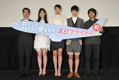 桐谷美玲が“驚異の9頭身スタイル”で銀座の街に出現 「変わらぬ美貌」と「幸せオーラ」