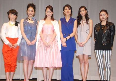 桐谷美玲が“驚異の9頭身スタイル”で銀座の街に出現 「変わらぬ美貌」と「幸せオーラ」