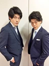 小栗旬、両親&3きょうだいの家族写真に反響 兄・了が公開「珍しい、オリジナル家族の5人。笑」
