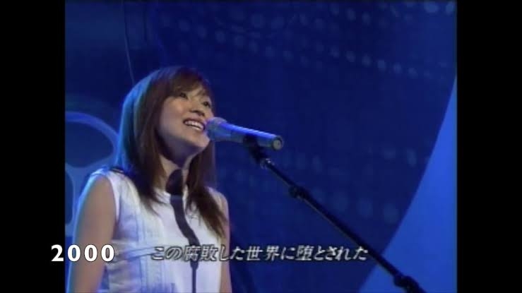 忽那汐里、激変した30歳現在の姿…ド派手な赤髪姿で「ギャル」と話題！「家政婦のミタ」から12年