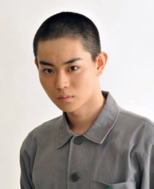 菅田将暉&小松菜奈夫妻の2ショットに反響「ビジュ強すぎ」“投稿時間”にも注目集まる