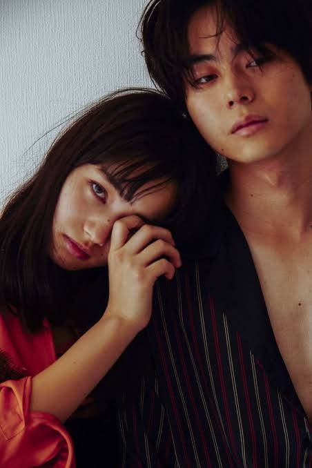 菅田将暉&小松菜奈夫妻の2ショットに反響「ビジュ強すぎ」“投稿時間”にも注目集まる