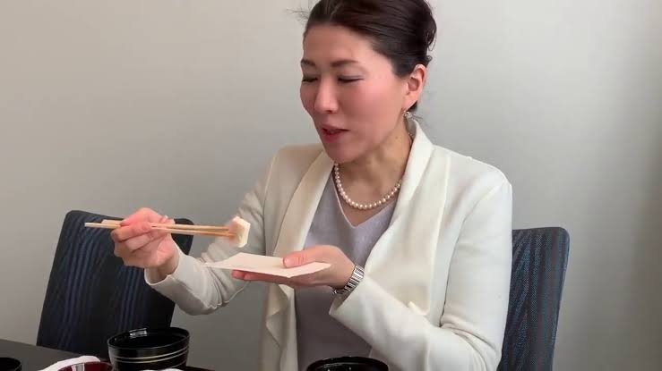 手皿は下品?『あさイチ』レポーターがNHKの食リポで「絶対やるなと言われたこと」を告白