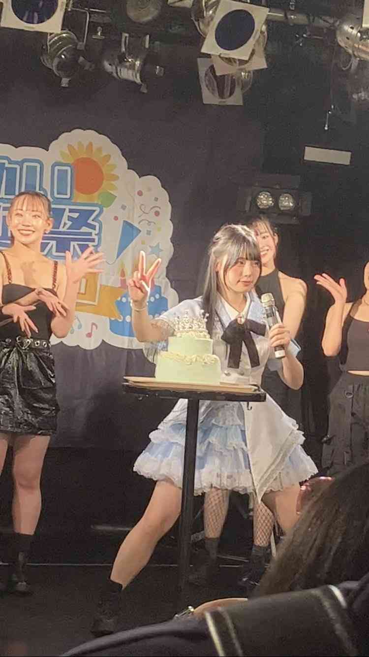 人気TikToker、自身の写真が「AI生成」と疑われ「うれしかった」と報告　“CGと誤解されるルックス”に「余裕でAI超えてる」の声