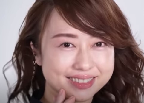 “貼るアイシャドウ