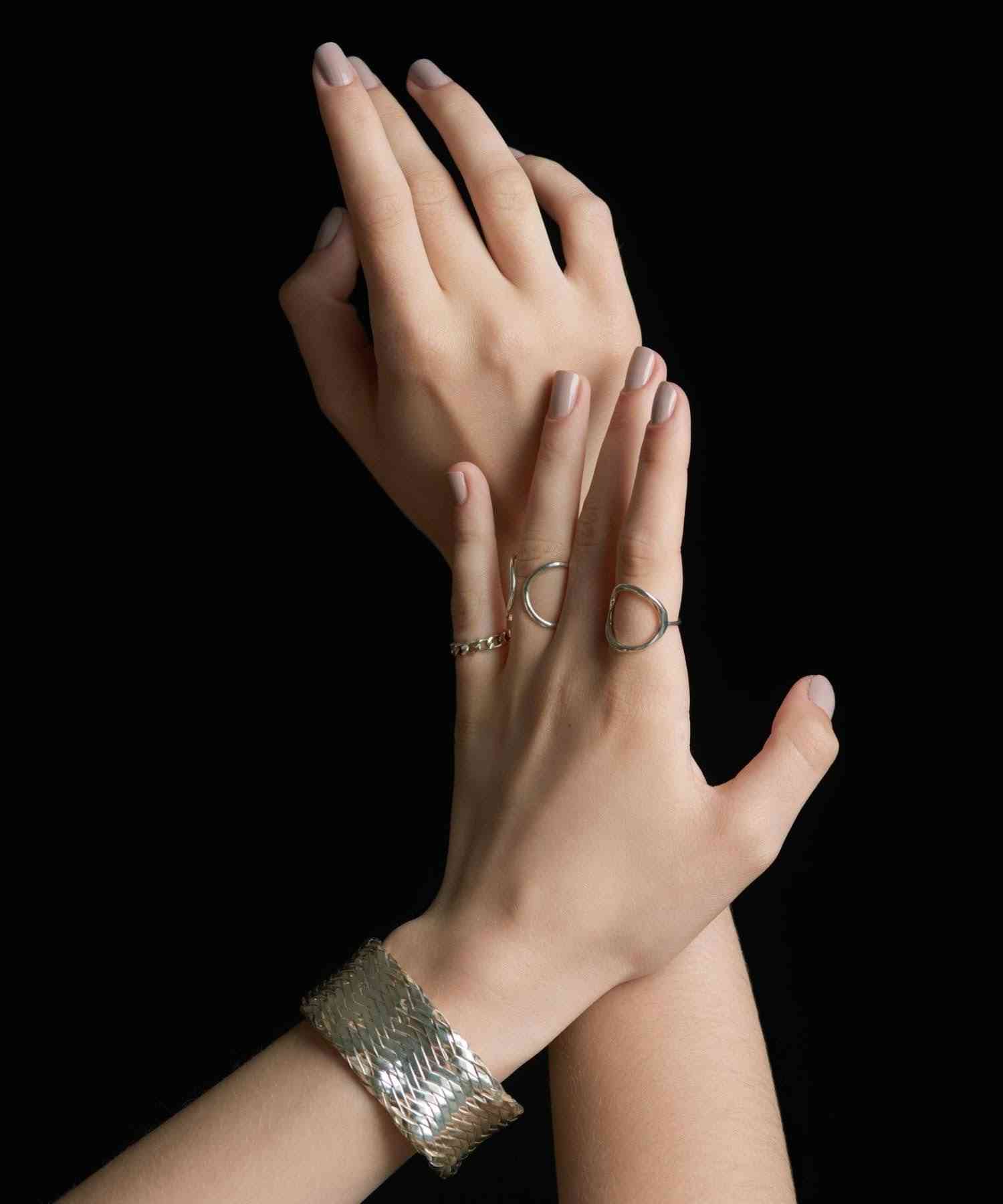 指輪のおしゃれを楽しんでるガールさん【結婚指輪以外】