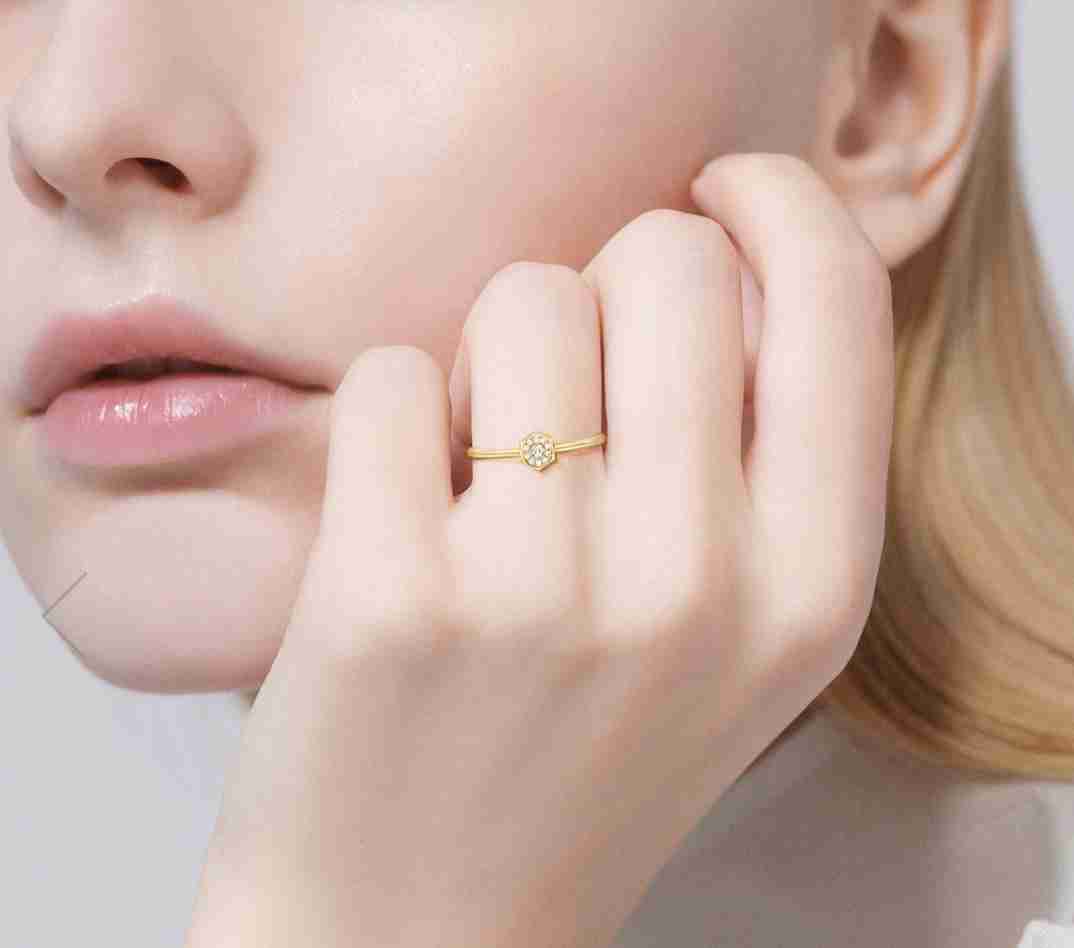 指輪のおしゃれを楽しんでるガールさん【結婚指輪以外】