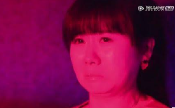 UFOキャッチャー景品取れず“犬系彼女”が号泣…人気カップルYouTuberの動画に賛否、“オチ”にも一部批判