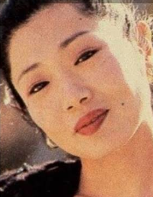 UFOキャッチャー景品取れず“犬系彼女”が号泣…人気カップルYouTuberの動画に賛否、“オチ”にも一部批判