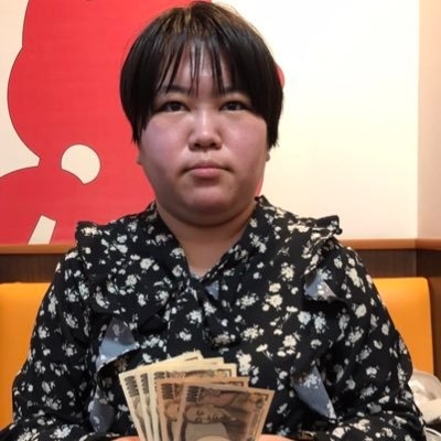 UFOキャッチャー景品取れず“犬系彼女”が号泣…人気カップルYouTuberの動画に賛否、“オチ”にも一部批判