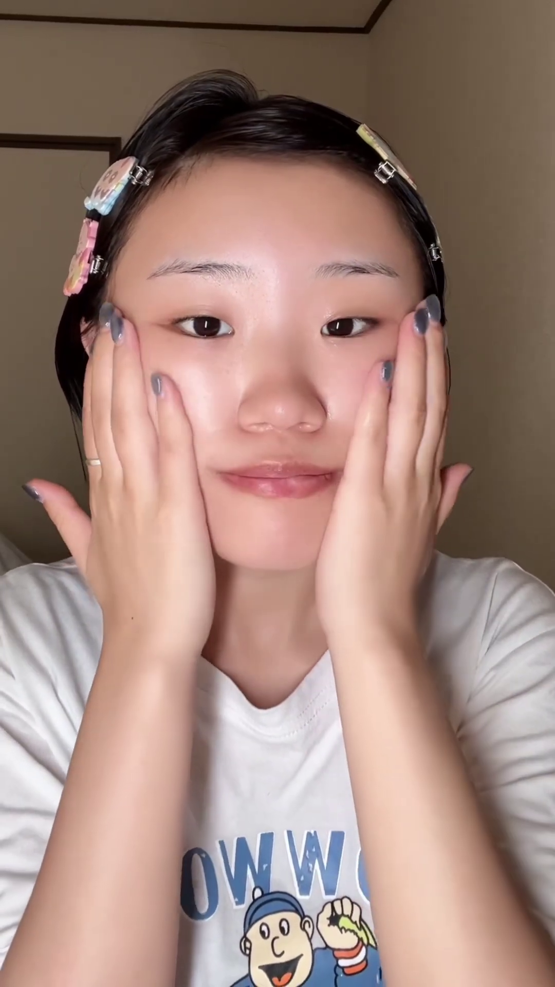 UFOキャッチャー景品取れず“犬系彼女”が号泣…人気カップルYouTuberの動画に賛否、“オチ”にも一部批判