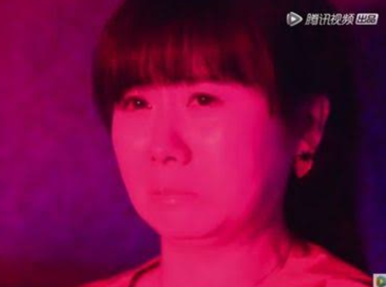 UFOキャッチャー景品取れず“犬系彼女”が号泣…人気カップルYouTuberの動画に賛否、“オチ”にも一部批判