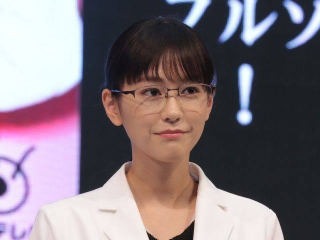 9頭身がすぎる!桐谷美玲 ハイブランド着こなしに「美しすぎて溜息」「なぜこれほどまでに美しく」