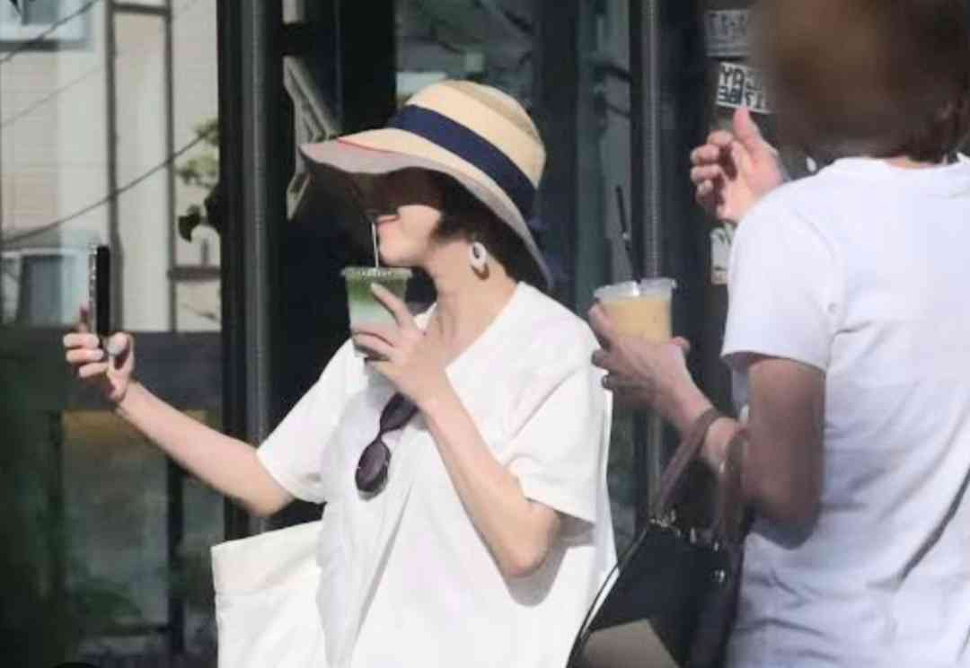 元・TOKIO山口達也の“自撮り姿”を盗撮した画像がマネージャーにより拡散「若作りに必死…」ネットが驚いたピチピチファッション