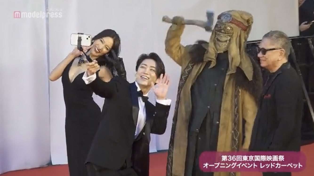 菜々緒が三吉彩花がばっくり背中全開　玉城ティナが美デコルテ　レッドカーペットで美の競演！東京国際映画祭開幕