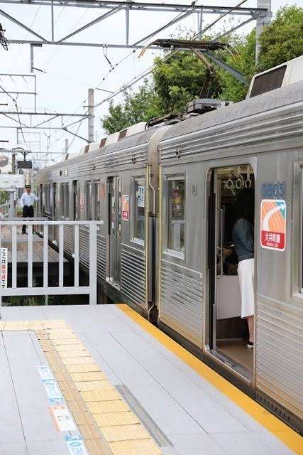 列車のドア開いたらホームなく、女性客が1・7ｍ下の草むらに転落…鹿児島市のJR広木駅