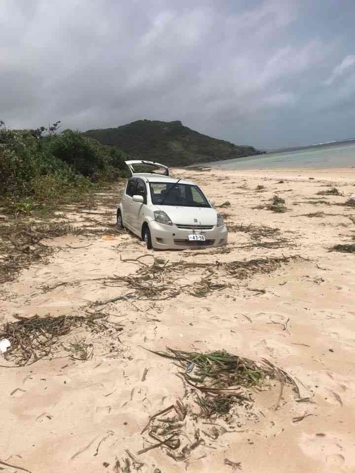 高級外車で海に乗り入れポーズ…「写真映え」狙う迷惑客　宮古島のレンタカー店悲鳴