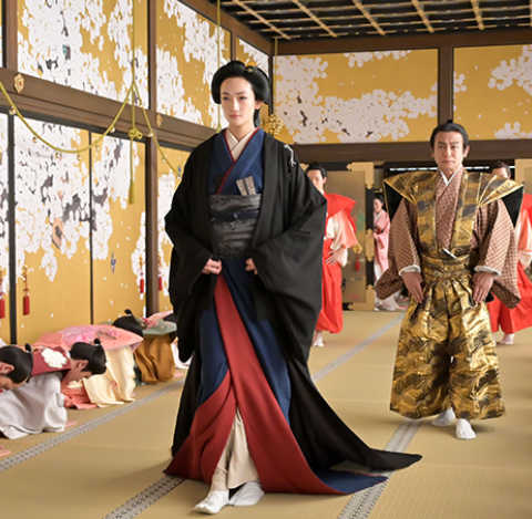 山梨最大の祭り「信玄公祭り」で冨永愛さんが「いざ出陣」 過去最大規模で武者行列