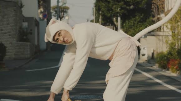 動物を擬人化した異色アニメ『オッドタクシー』がテレビ東京で実写ドラマ化!主人公の“セイウチ”タクシードライバーに抜擢されたのはバイプレイヤー俳優・篠原篤