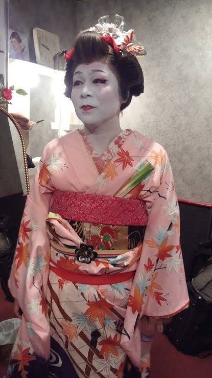 バンドのボーカル以外のメンバーの画像を貼ってバンド名が分かったらプラスを押すトピ