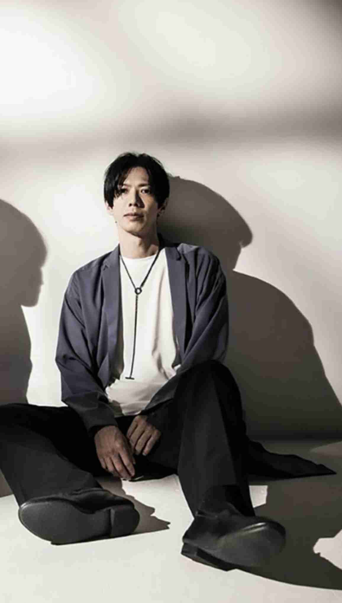 バンドのボーカル以外のメンバーの画像を貼ってバンド名が分かったらプラスを押すトピ