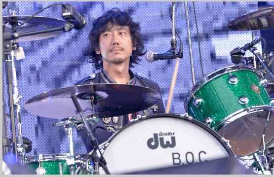 バンドのボーカル以外のメンバーの画像を貼ってバンド名が分かったらプラスを押すトピ