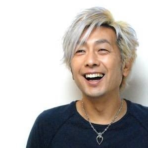 バンドのボーカル以外のメンバーの画像を貼ってバンド名が分かったらプラスを押すトピ