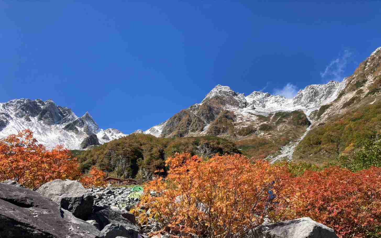 紅葉写真、過度な加工に「詐欺画像」の声 限度が大切? “がっかり観光地化”招くことも