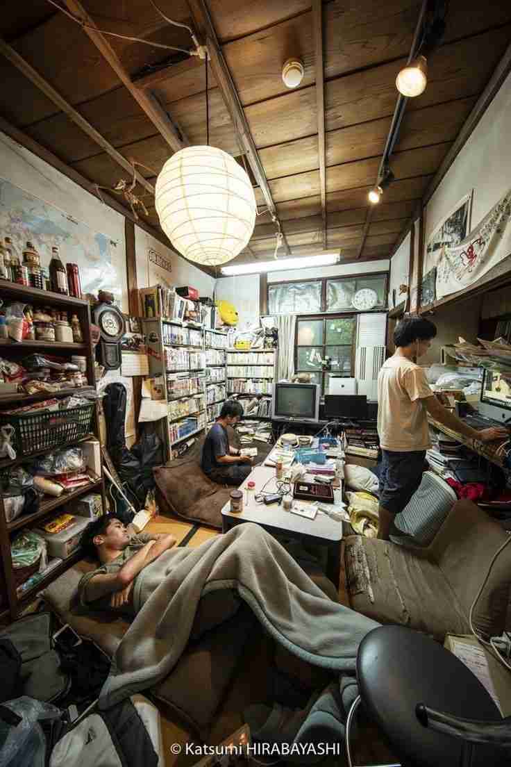 部屋にポスター貼ってますか？