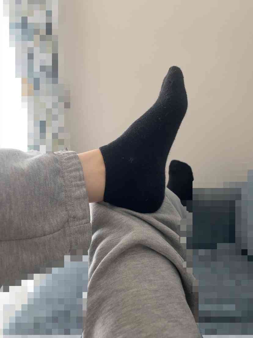 履いてる靴下、最近買った靴下何でも良いので見せてください。