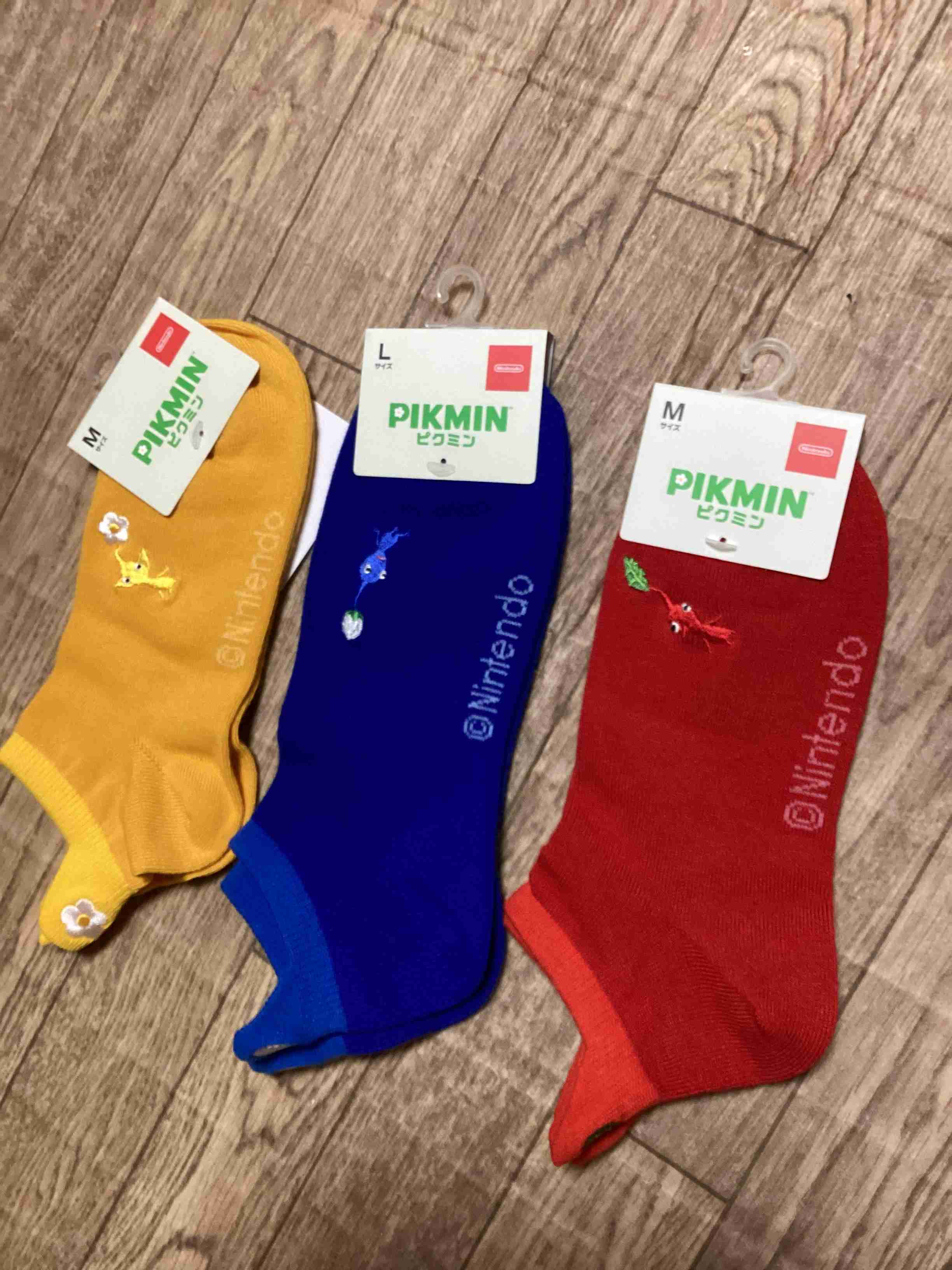 履いてる靴下、最近買った靴下何でも良いので見せてください。