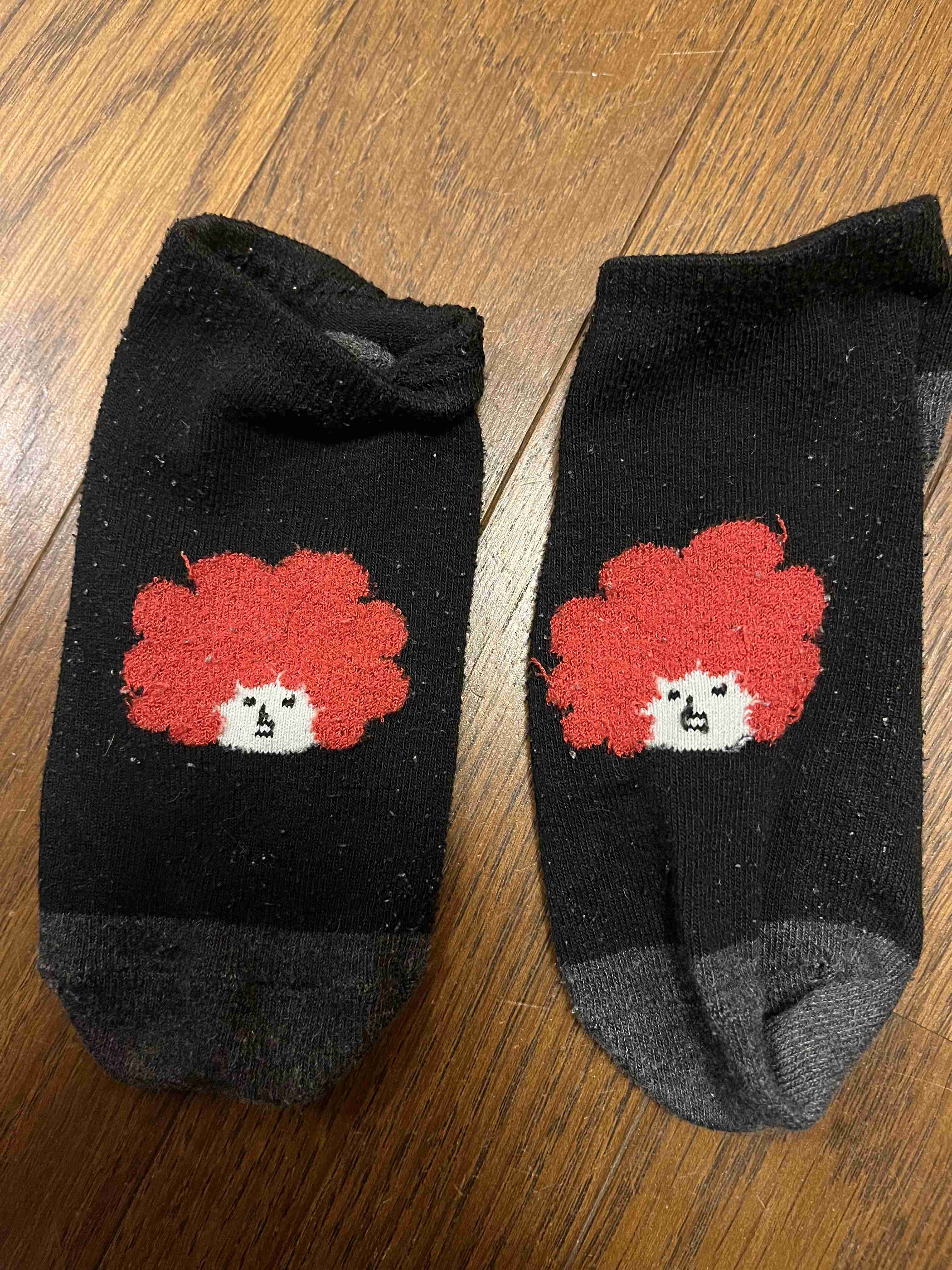 履いてる靴下、最近買った靴下何でも良いので見せてください。