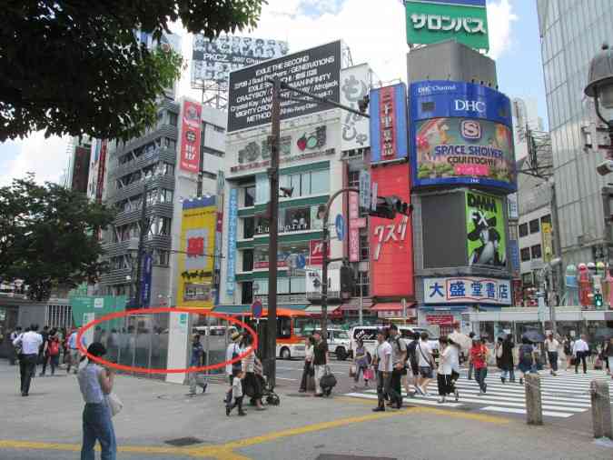 渋谷スクランブル交差点付近で車が雑踏に突っ込む 8人けが重傷者なし ハンドル操作ミスか 運転手を過失運転傷害で逮捕