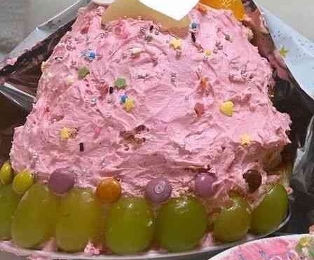 熊田曜子、次女8歳誕生日に“ドールケーキ”を手作り！「すごいリアル」「食べるのがもったいない」