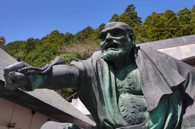 【創価学会元理事長・長男の苦悩】修学旅行でお土産に買ったダルマを母親に捨てられ…信心はなくなっても学会はやめない事情