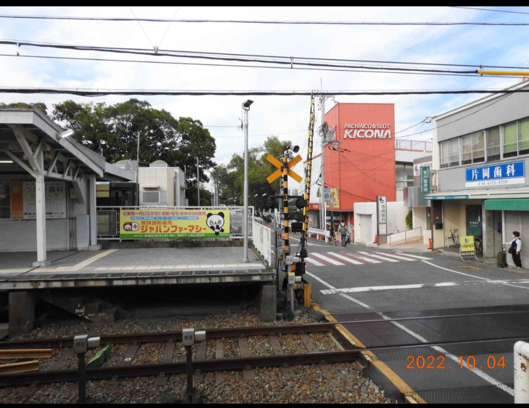 男性が電車にはねられ死亡　直前に妻が線路内に倒れる…助け出そうと線路内入り脱出間に合わず接触か　神戸電鉄・有馬口駅