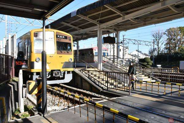 男性が電車にはねられ死亡　直前に妻が線路内に倒れる…助け出そうと線路内入り脱出間に合わず接触か　神戸電鉄・有馬口駅