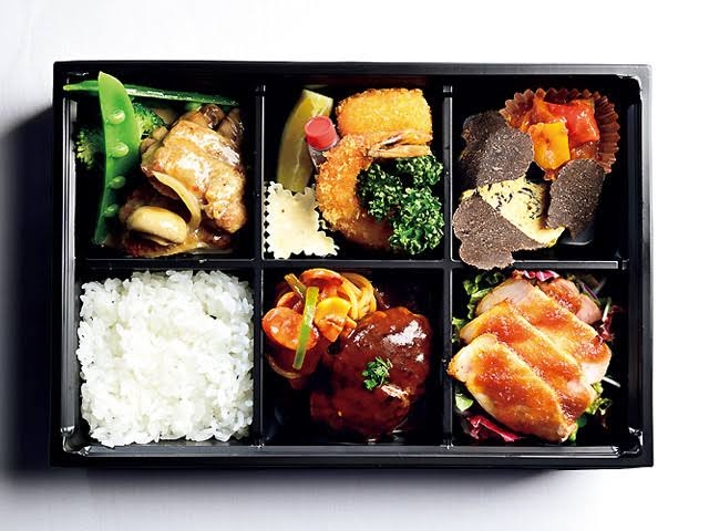 神田うの、12歳娘の弁当に「カニ」を投入！彩り華やかな3段を披露…セレブ感漂うおかずが話題