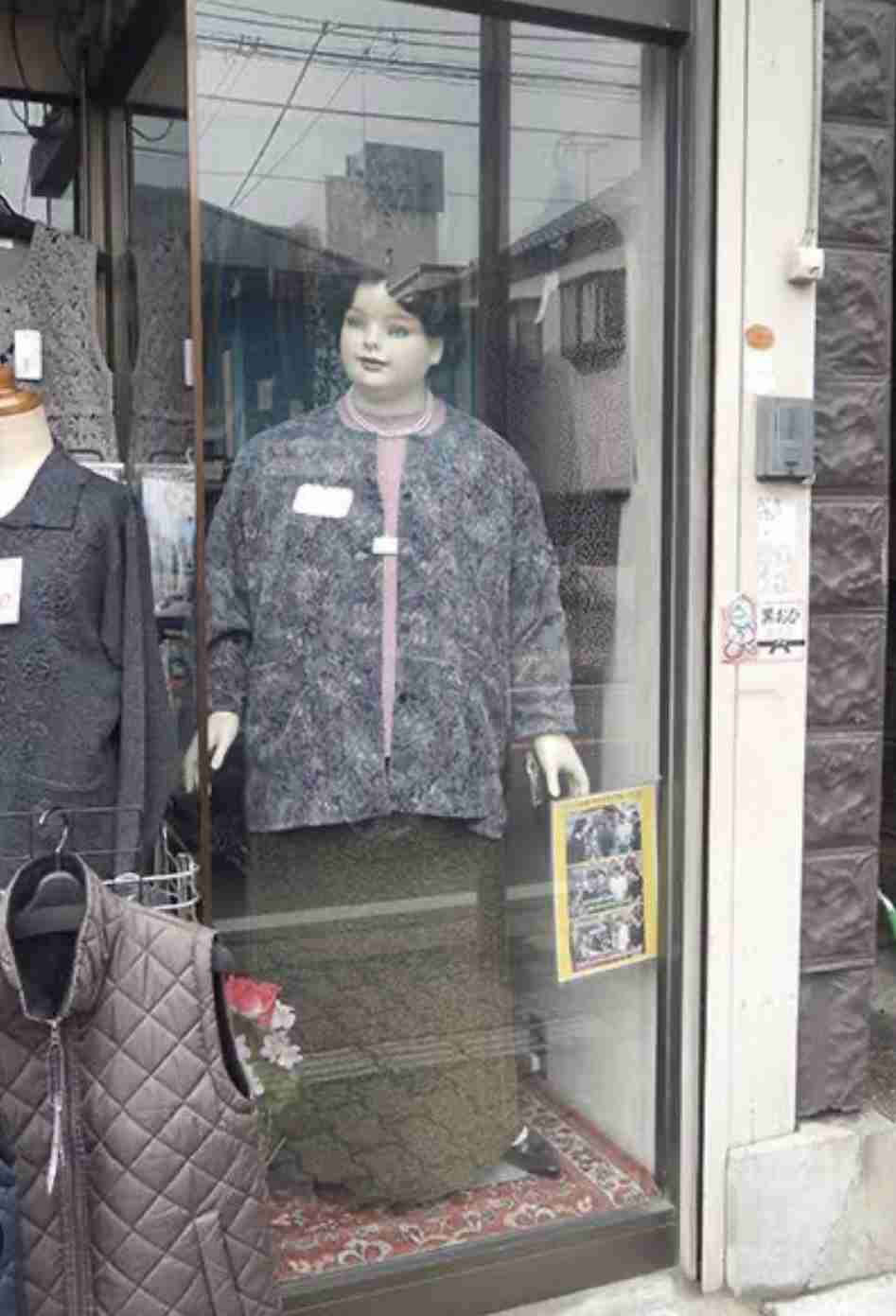 服装を変えれば「性被害に遭わない」のか。性暴力サバイバーの服を再現した展示会が映し出すこと