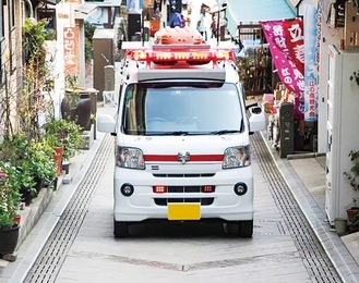 救急車、買い替えさせて…2004年式をガムテープ補強　山では馬力不足